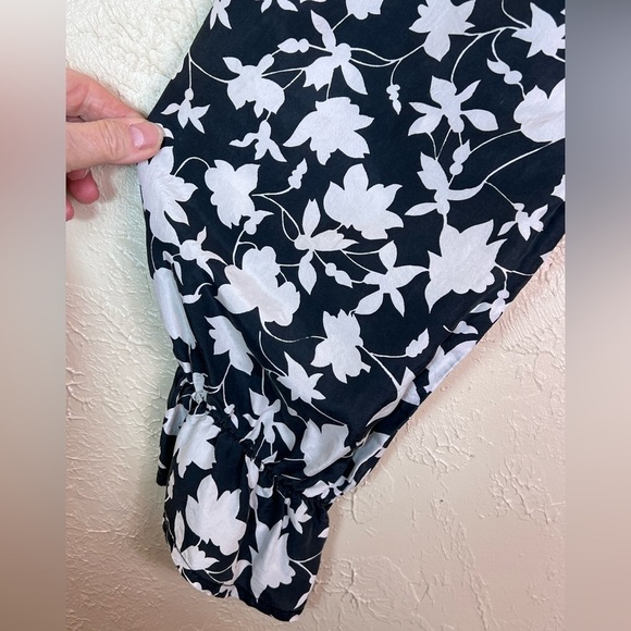 Silk Exchange Victorian Floral Silk Ruffle Neck Blouse in Black and White Size M - Picture 4 of 6